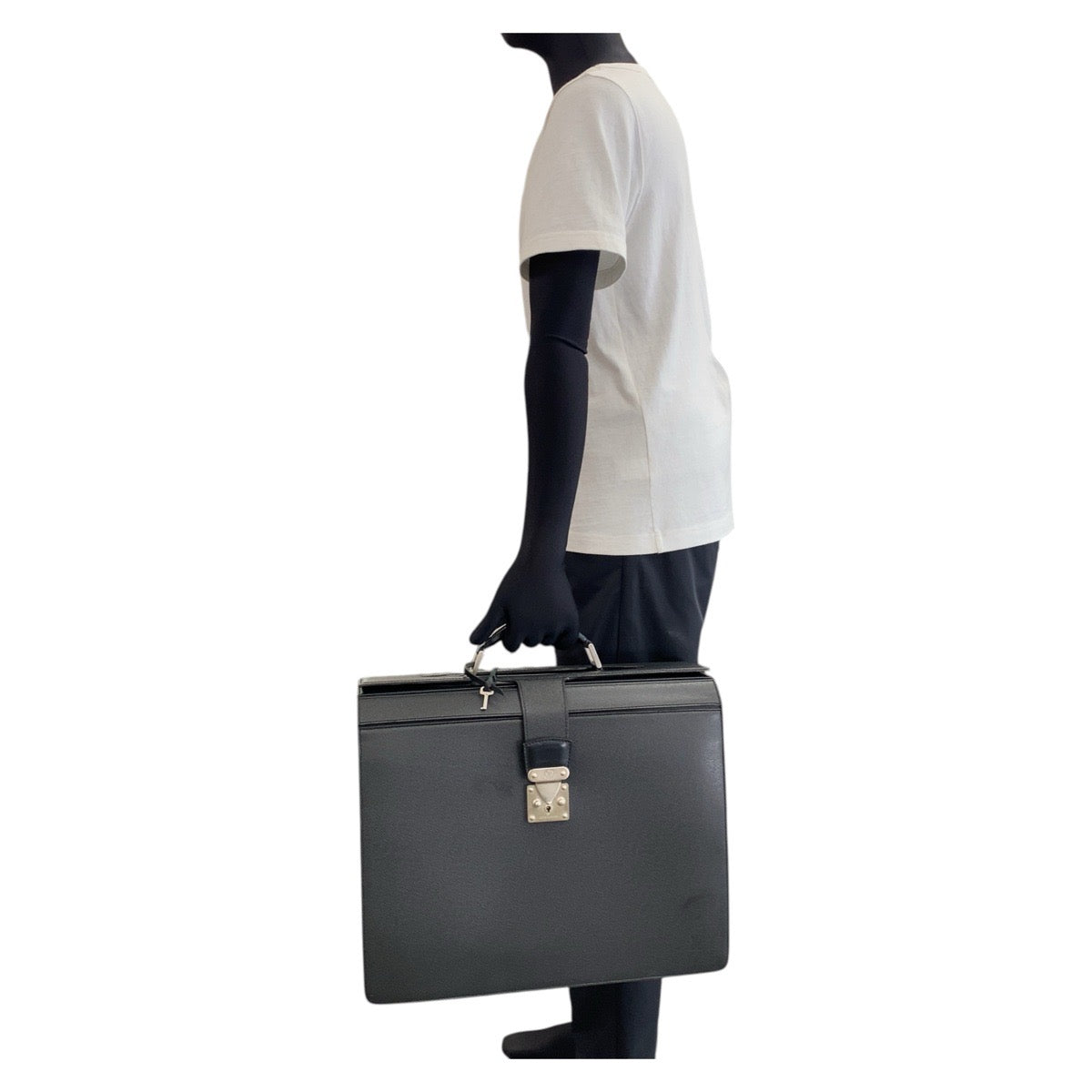 LOUIS VUITTON Business bag M30022 leather black Taiga Pilott case Ural