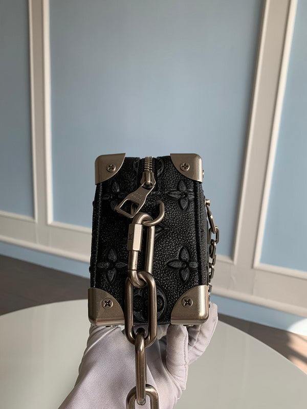 Alice Bags- Louis Vuittons  - 16097