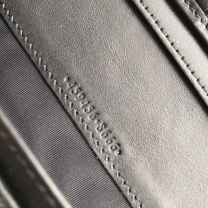 Gucci   Luxury Bags  901