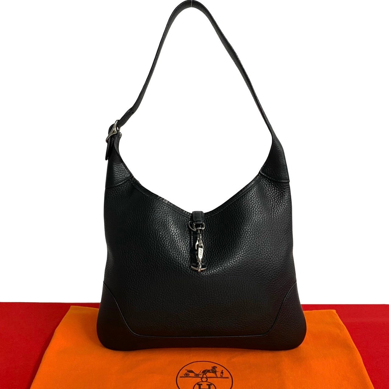 HERMES Shoulder Bag Taurillon Clemence black Trim 31