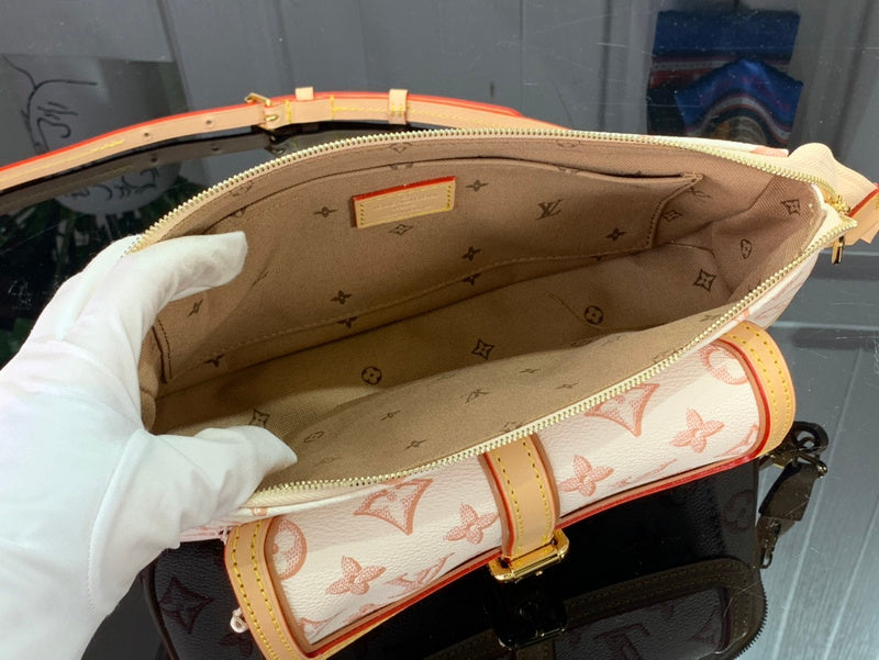 Alice Bags- Louis Vuittons  - 16381