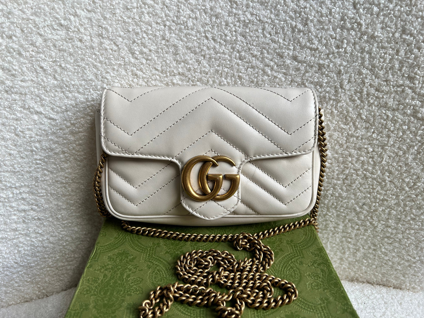 Gucci GG White Marmont Super Mini Shoulder Bag (RRP £985)