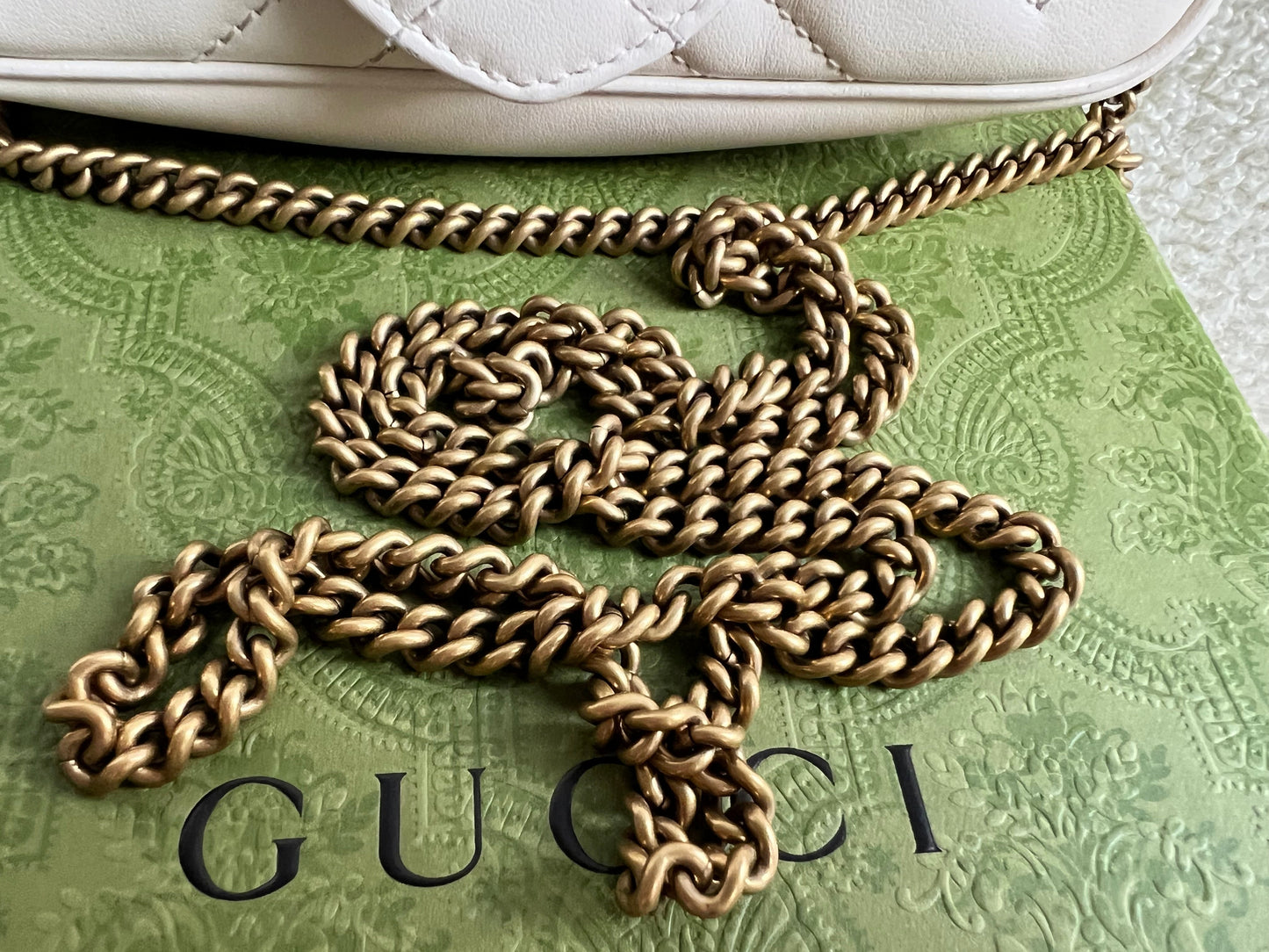 Gucci GG White Marmont Super Mini Shoulder Bag (RRP £985)