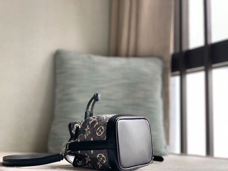 Alice Bags- Louis Vuittons  - 16027