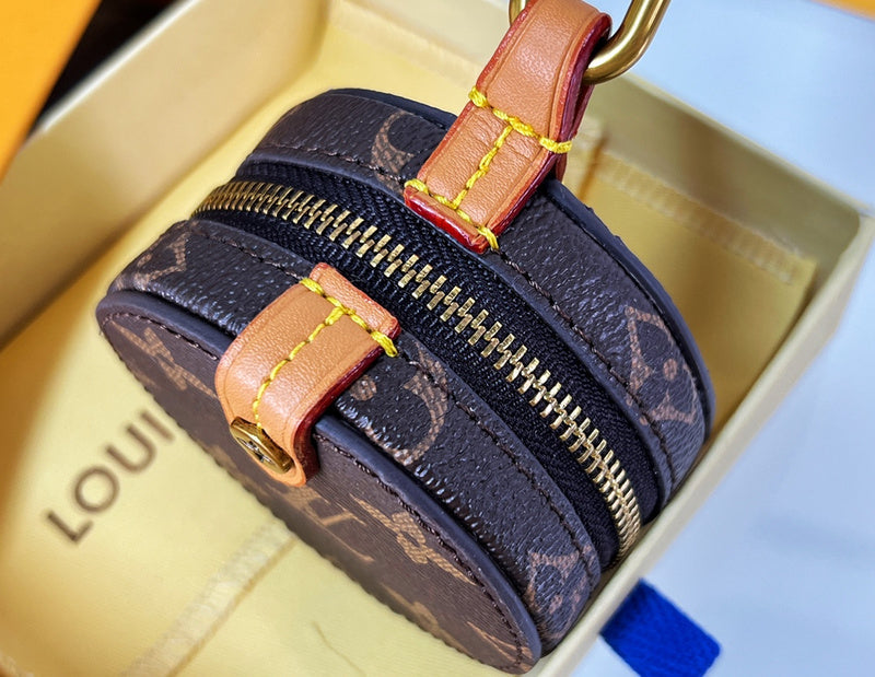 Alice Bags- Louis Vuittons  - 16573