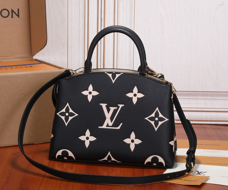Alice bags- Louis Vuittons  - 16800