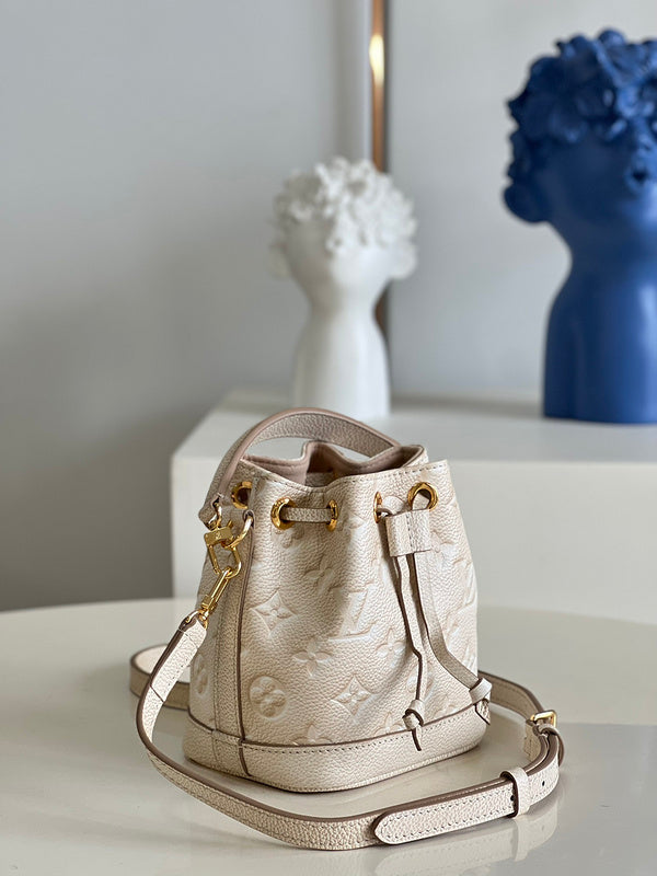 Alice Bags- Louis Vuittons  - 16467