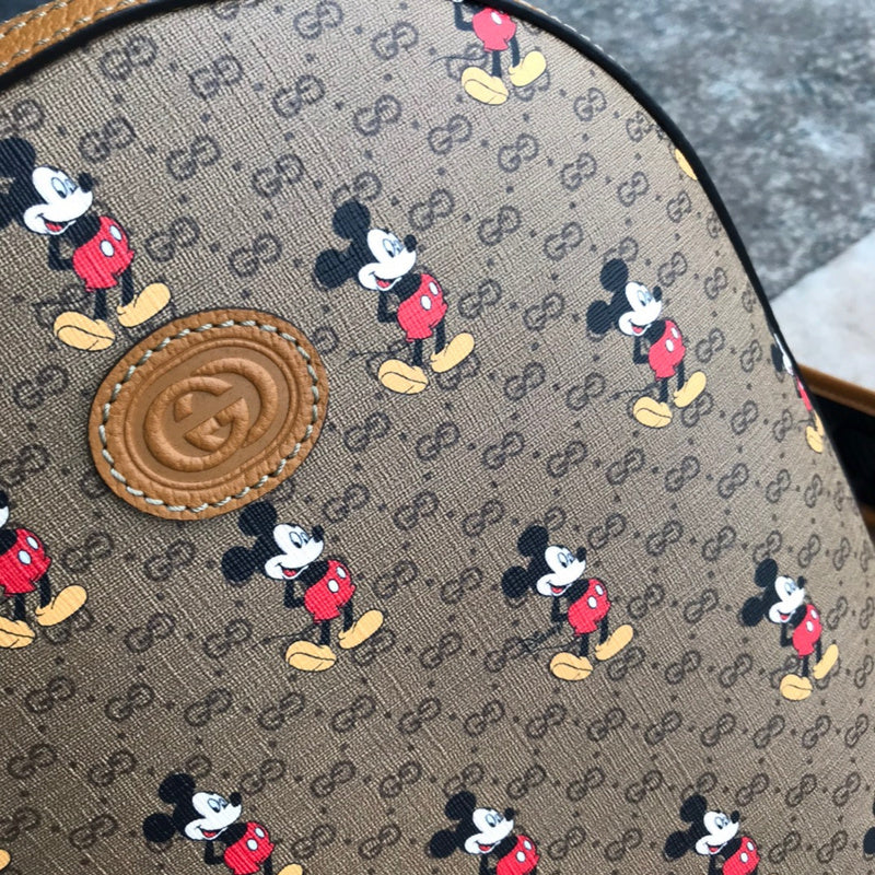 Gucci   Luxury Bags  990
