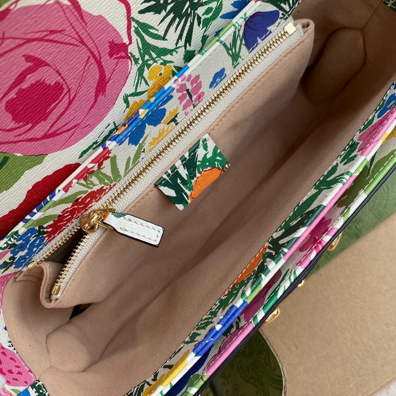 Gucci   Luxury Bags  1090