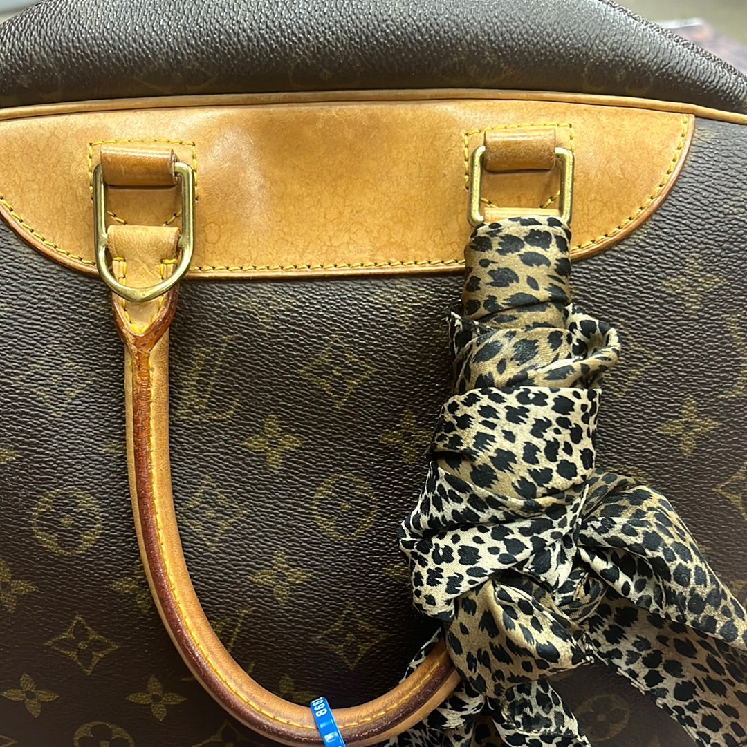 HandBag Luxury Designer By Louis Vuitton  Size: Medium
