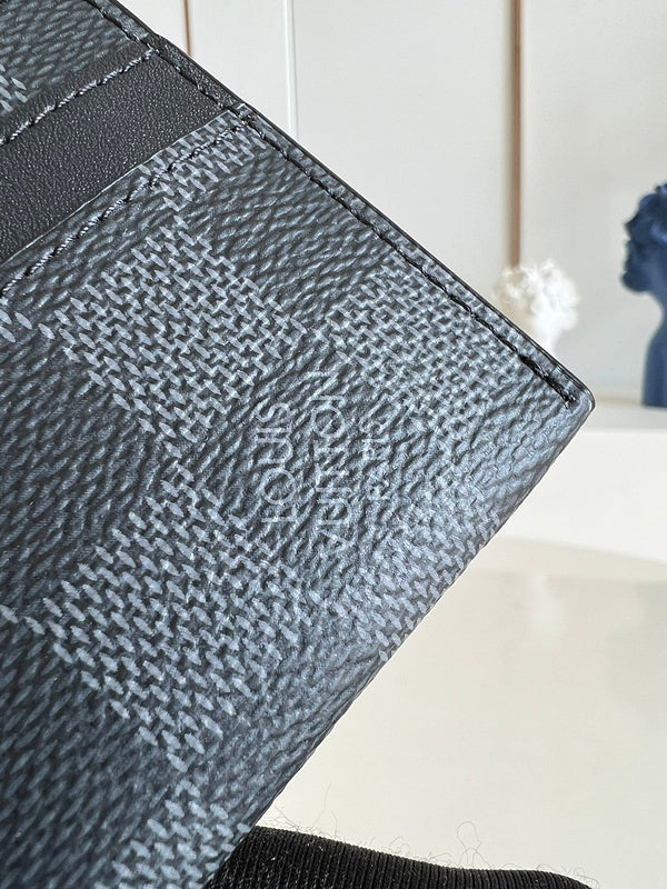 Alice Bags- Louis Vuittons  - 16267