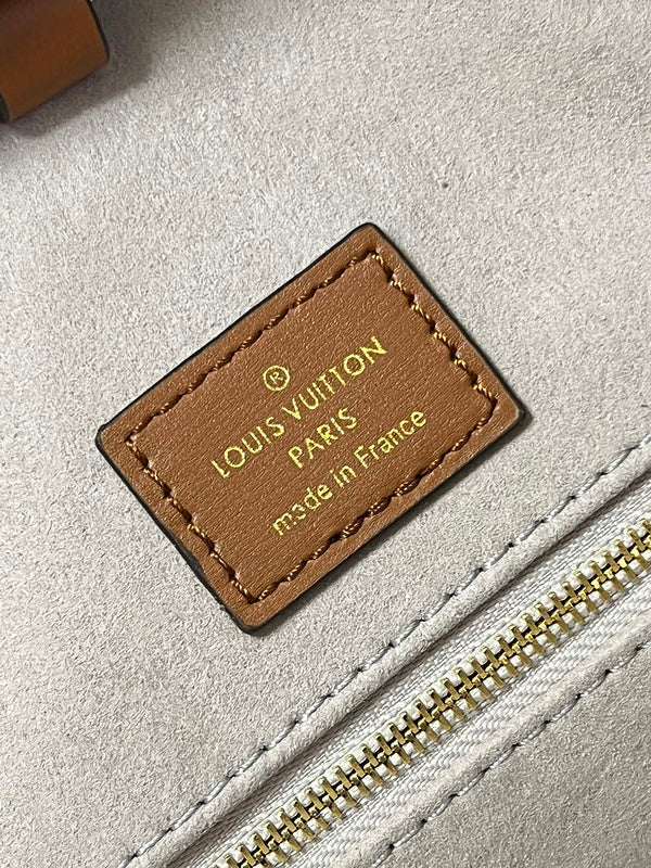 Alice Bags- Louis Vuittons  - 16204