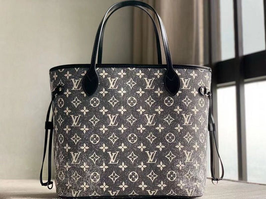 Alice Bags- Louis Vuittons  - 16021