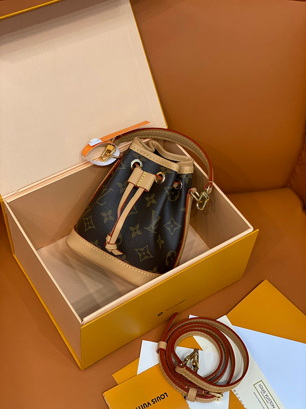 Alice Bags- Louis Vuittons  - 16368