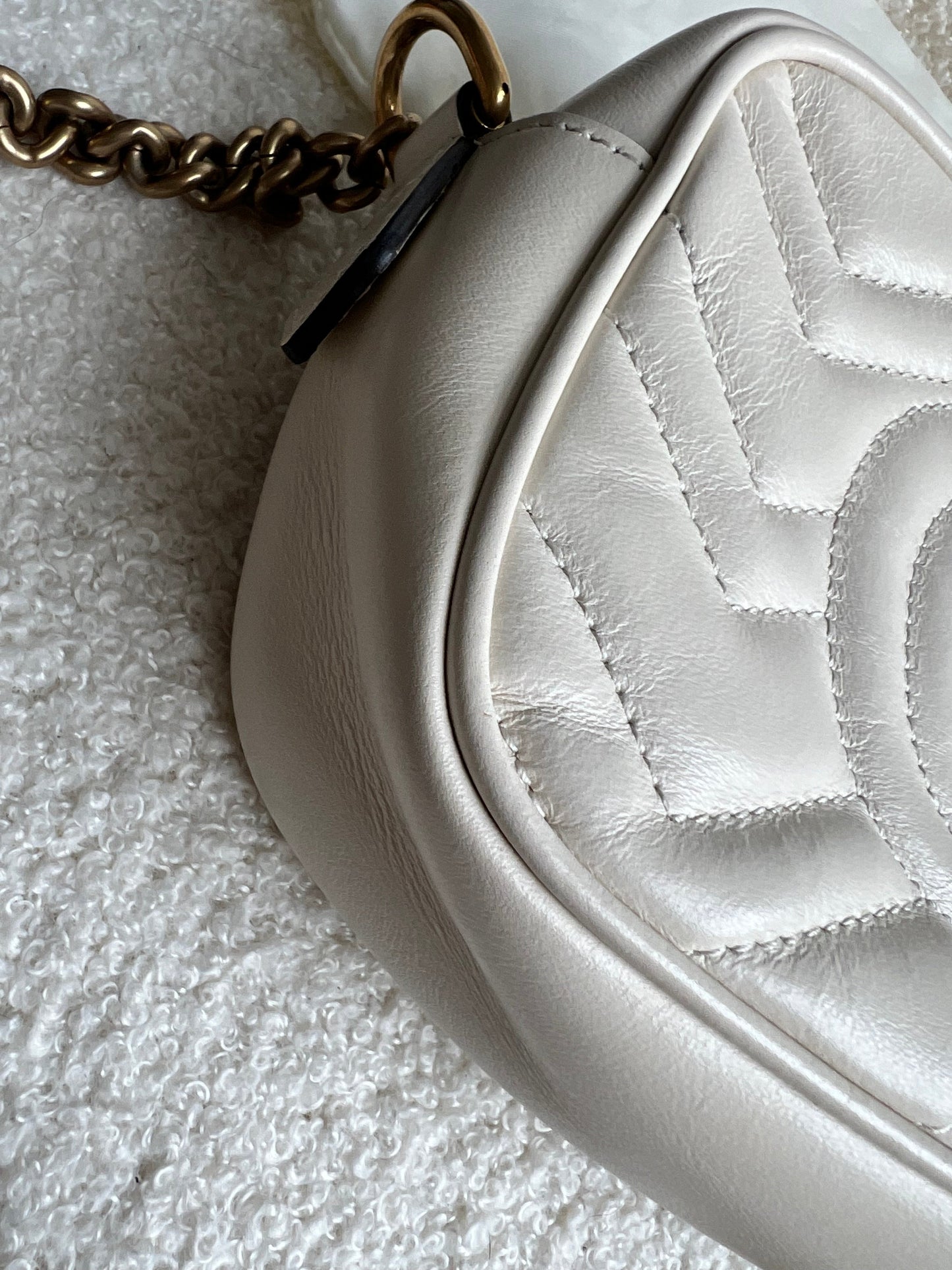 Gucci GG White Marmont Mini Shoulder Bag (RRP £1,160)