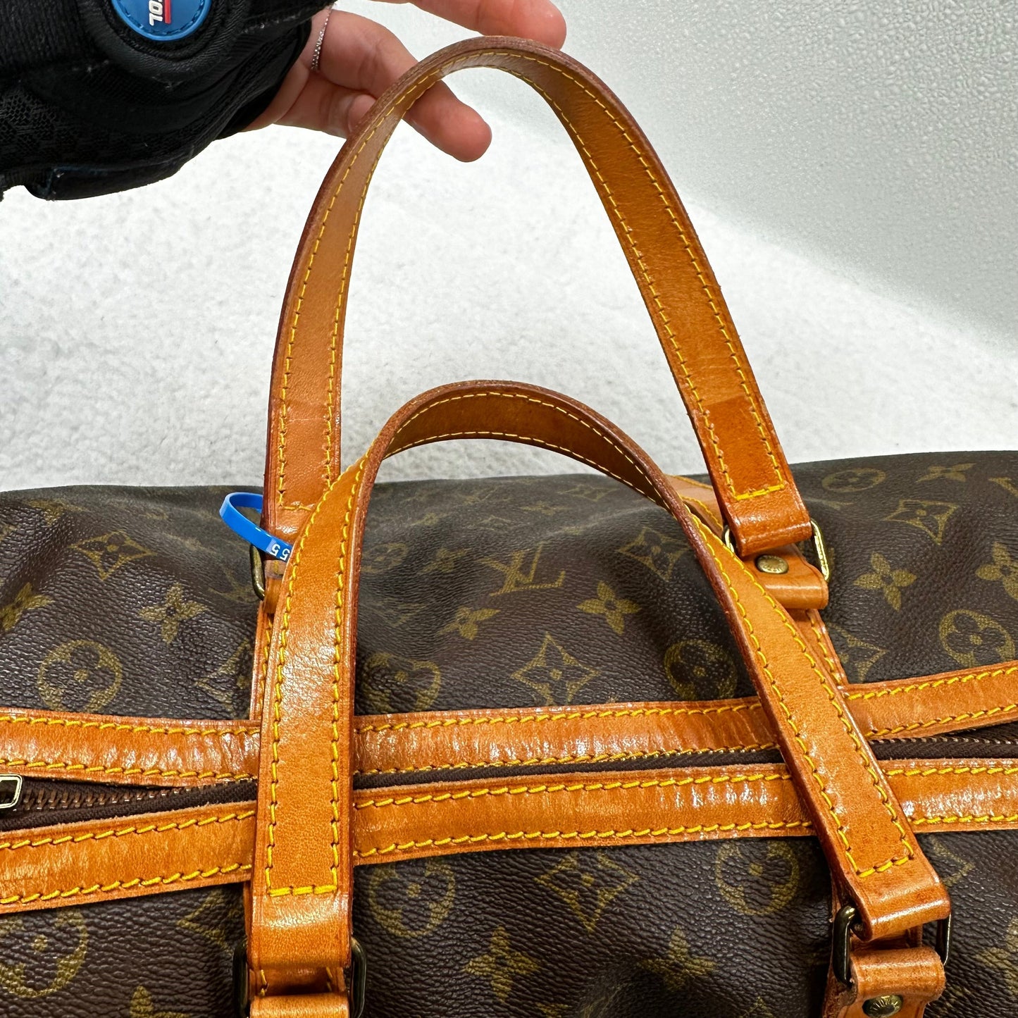 HandBag Luxury Designer By Louis Vuitton, Size: Medium