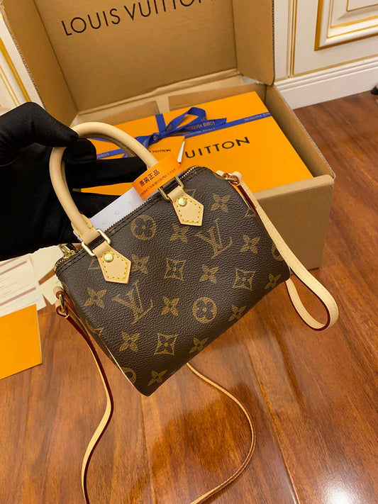 Alice Bags- Louis Vuittons  - 16199