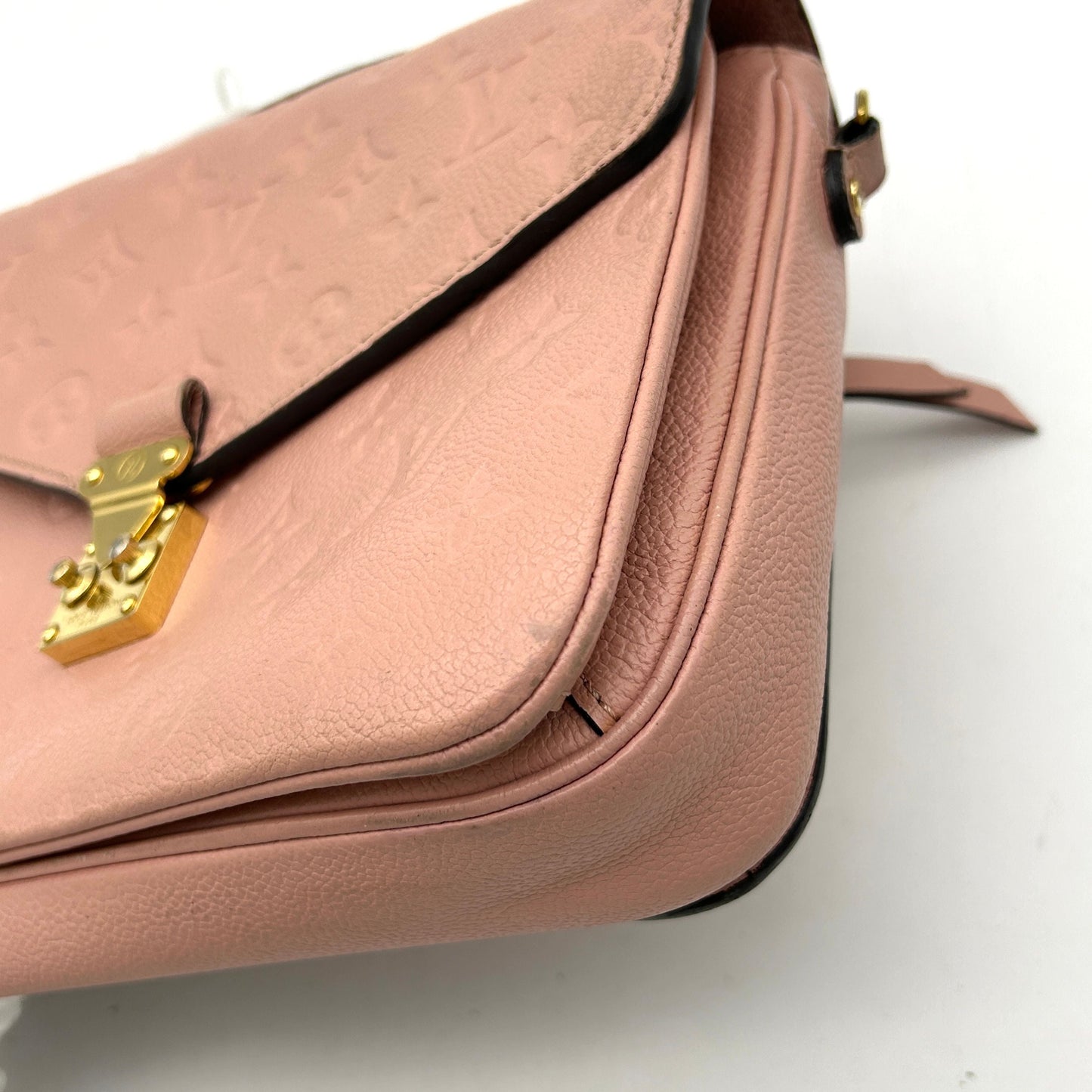 LOUIS VUITTON Empreinte Pochette Metis Rose Poudre LA24872