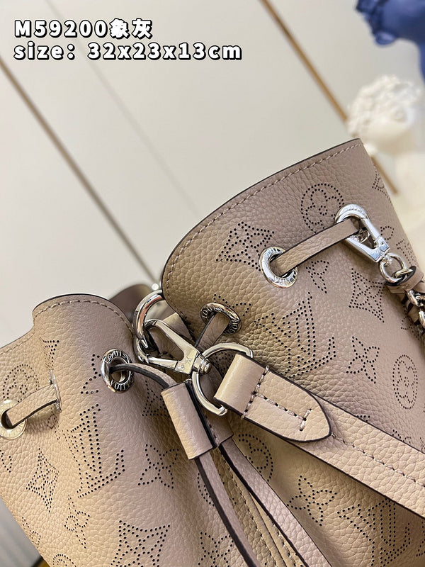 Alice Bags- Louis Vuittons  - 16059