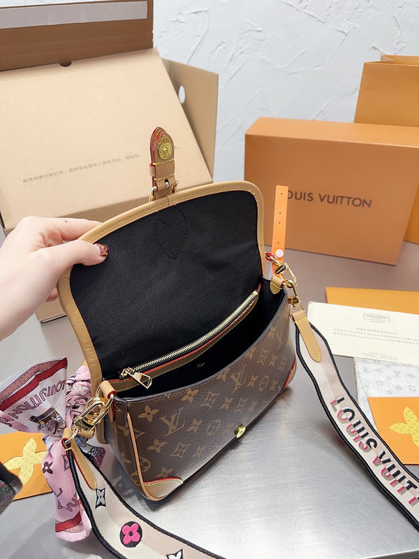 Alice Bags - Louis Vuittons  - 15119