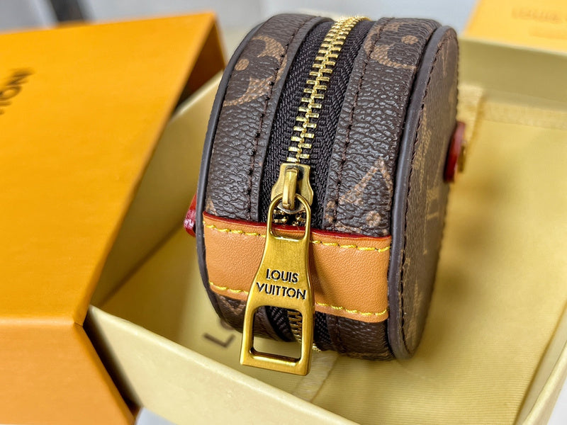 Alice Bags- Louis Vuittons  - 16603