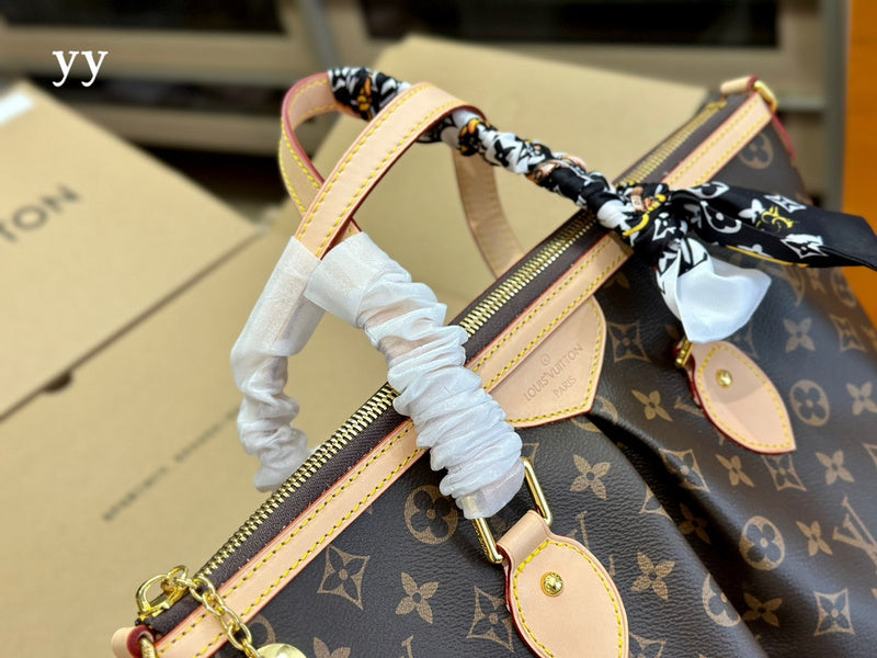 Alice bags - Louis Vuittons  - 15000