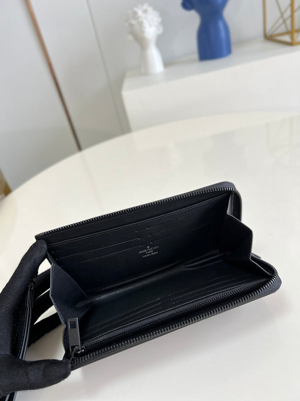 Alice Bags- Louis Vuittons  - 16546