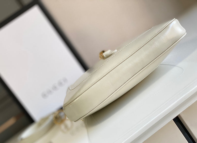 Gucci   Luxury Bags  1040