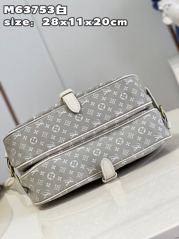 Alice Bags- Louis Vuittons  - 15906