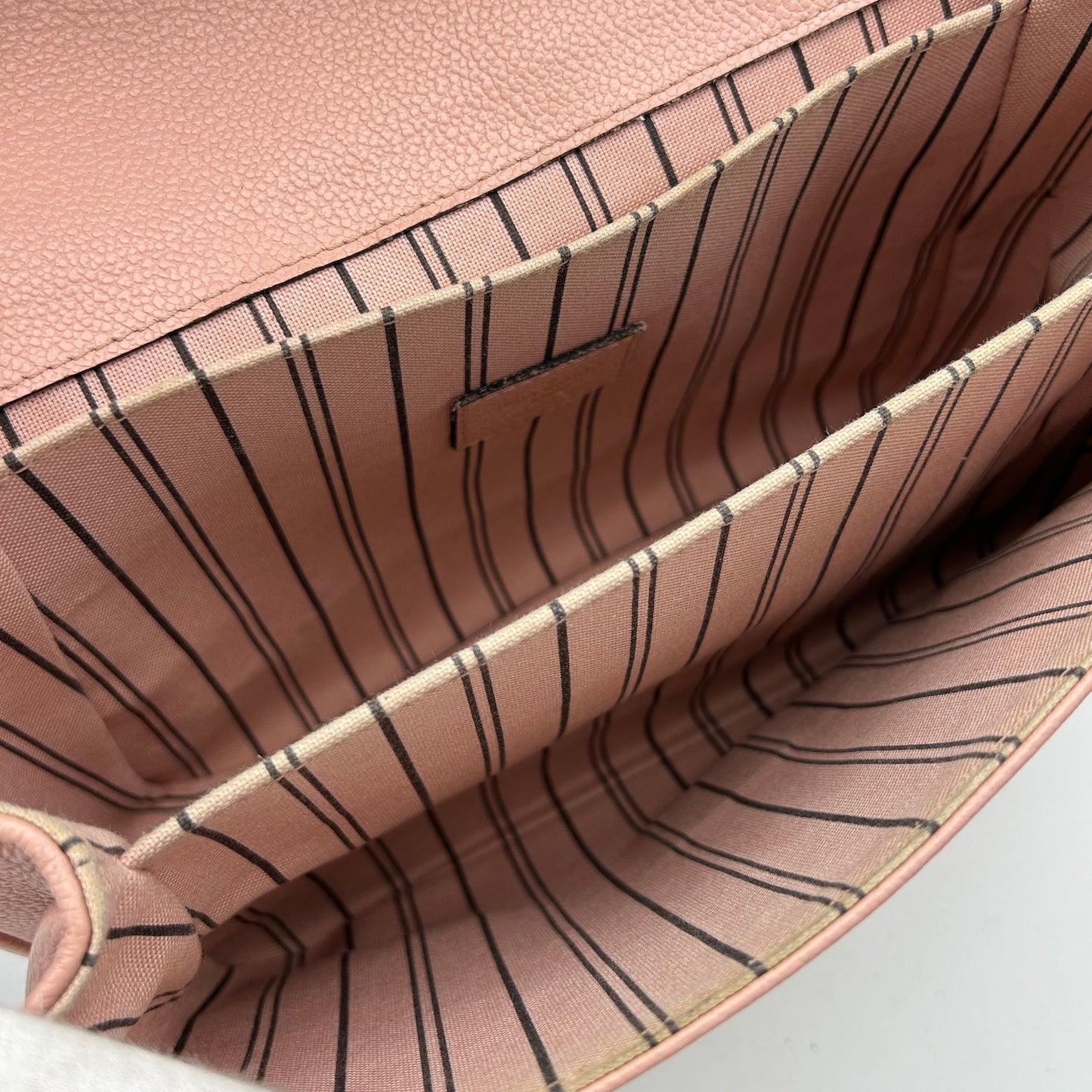 LOUIS VUITTON Empreinte Pochette Metis Rose Poudre LA24872