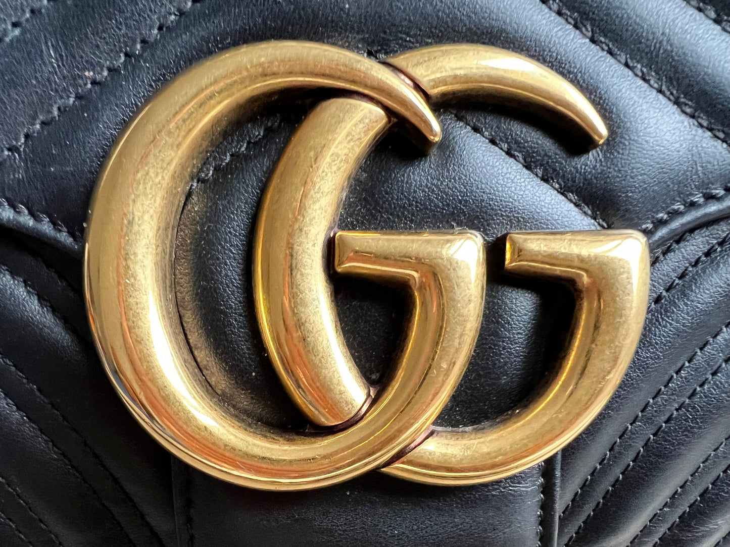 Gucci GG Black Marmont Medium Shoulder Bag (RRP £2,340)