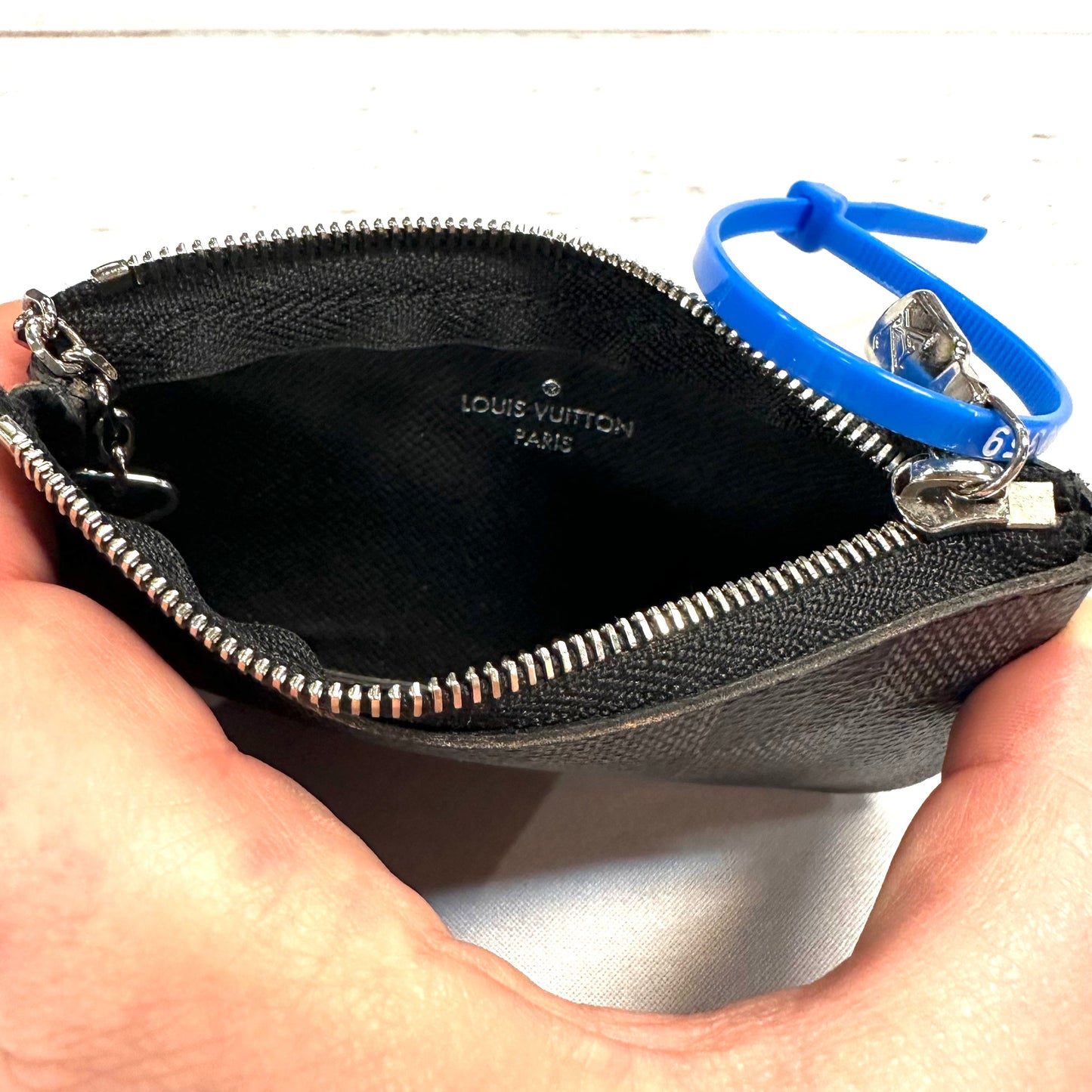 Coin Purse Luxury Designer By Louis Vuitton  Size: Small