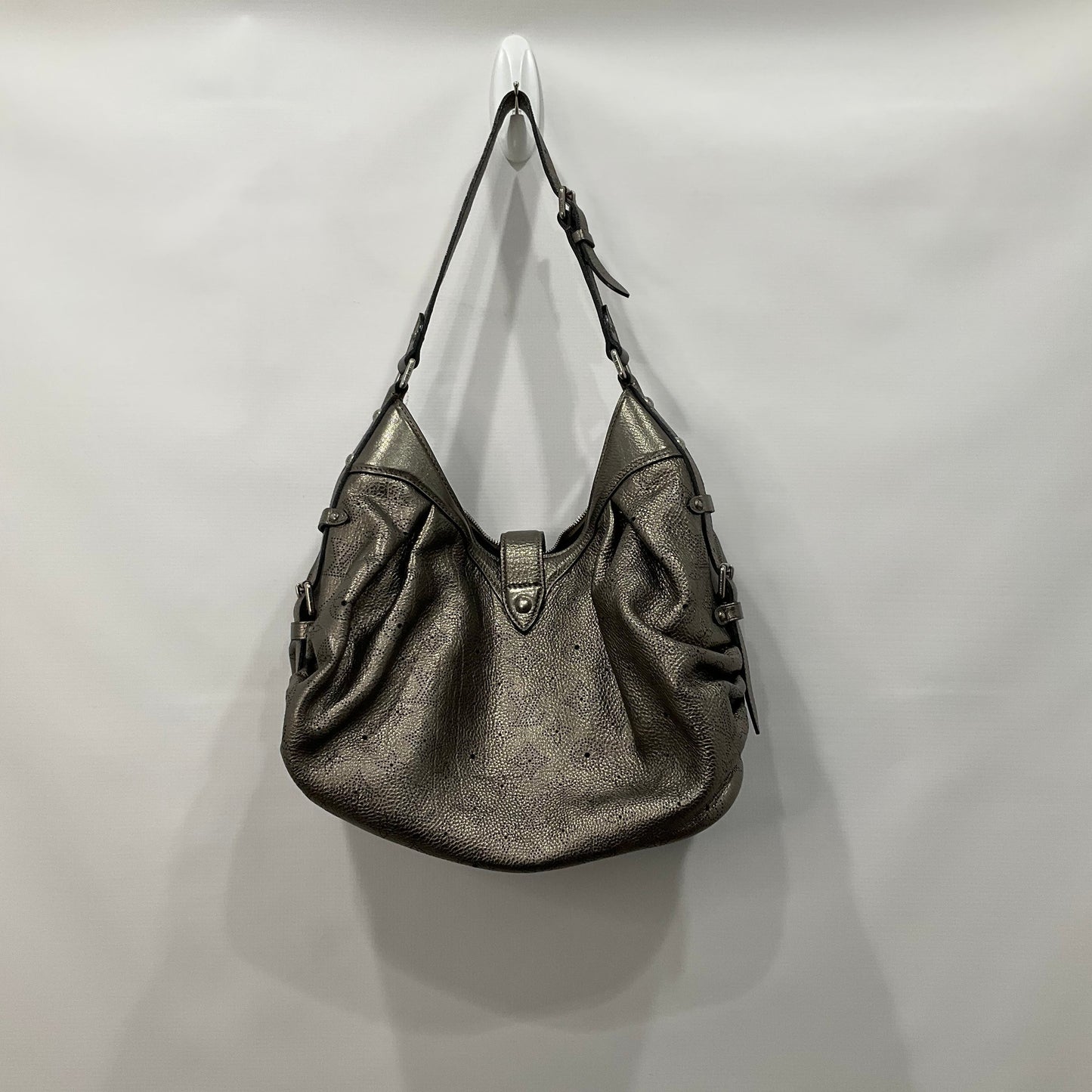 Handbag Luxury Designer By Louis Vuitton  Size: Medium