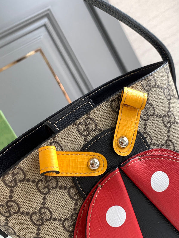 Gucci   Luxury Bags  979
