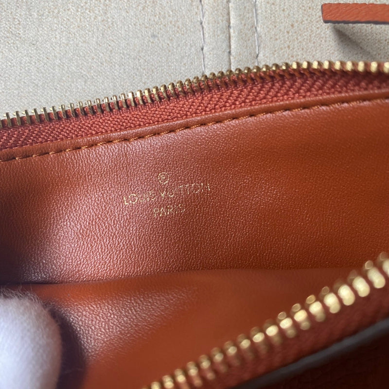 Alice Bags- Louis Vuittons  - 16376