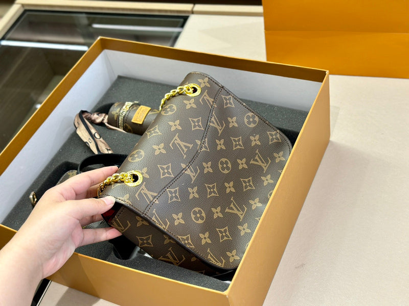 Alice bags - Louis Vuittons  - 14900