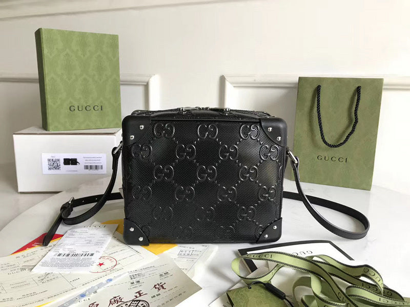 Gucci   Luxury Bags  1062