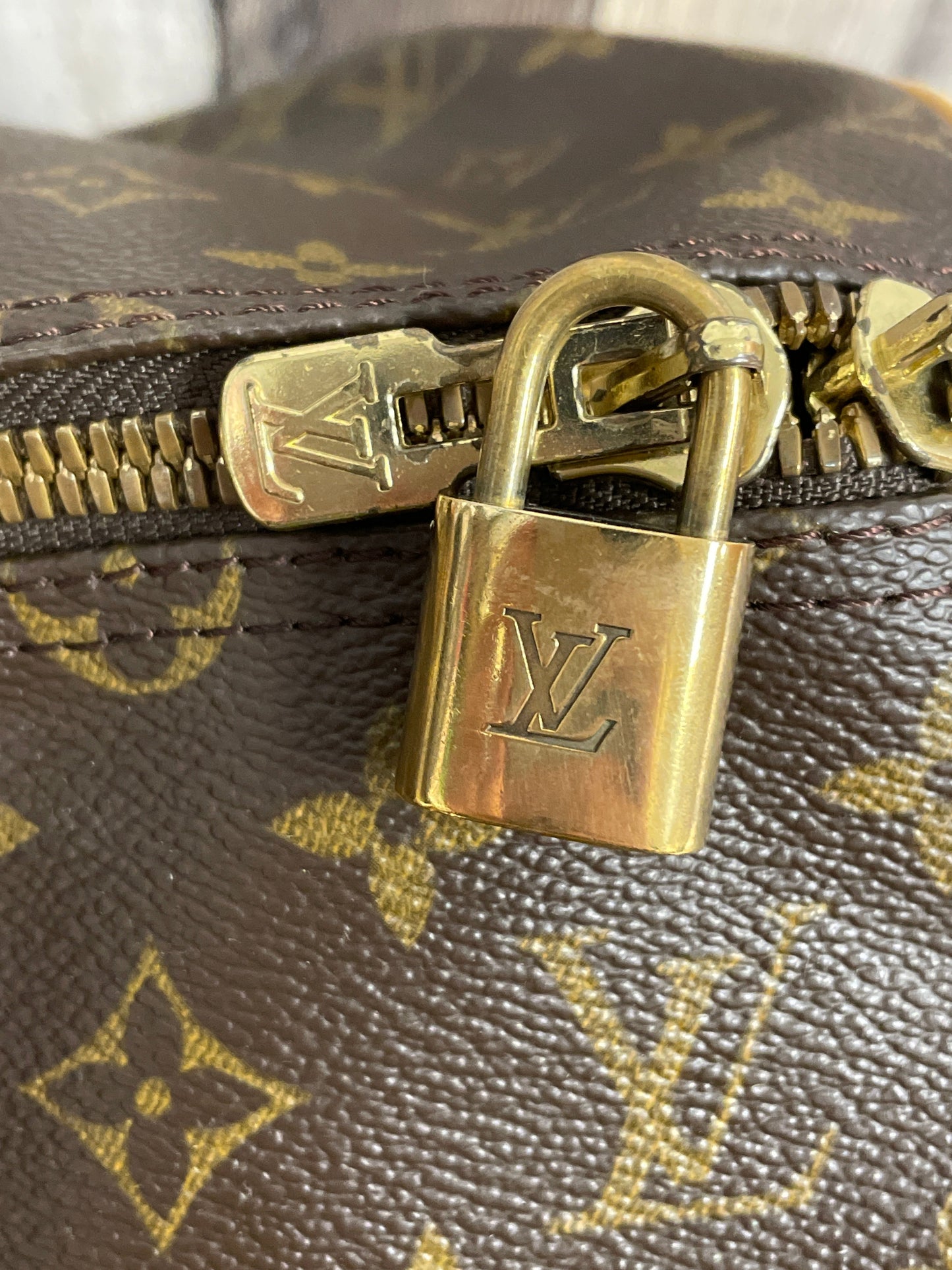 Duffle And Weekender Luxury Designer By Louis Vuitton, Size: Large