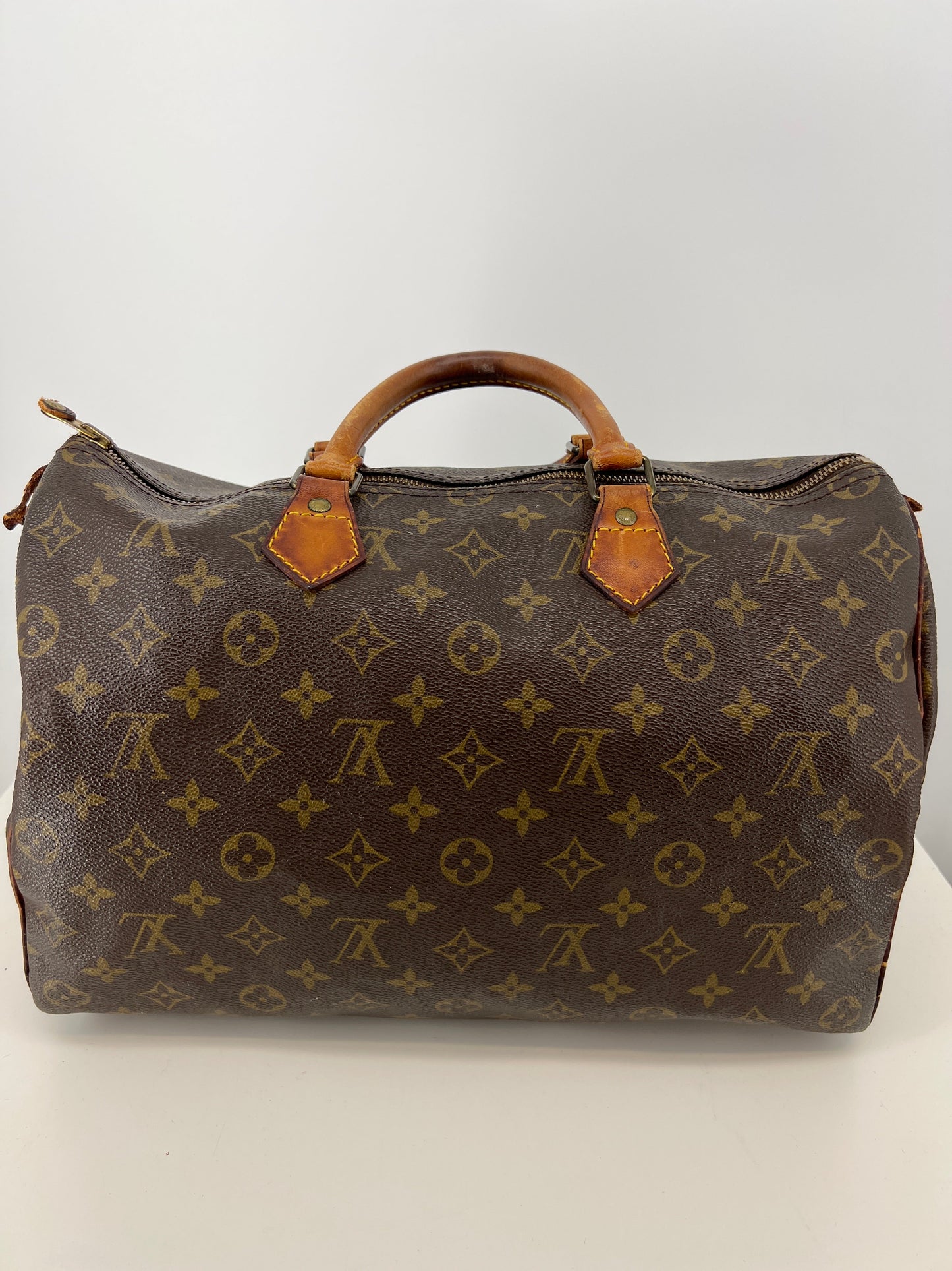 Handbag Luxury Designer By Louis Vuitton  Size: Medium