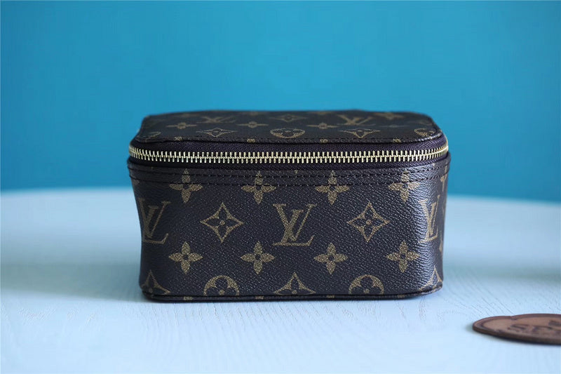 Alice bags - Louis Vuittons  - 9204