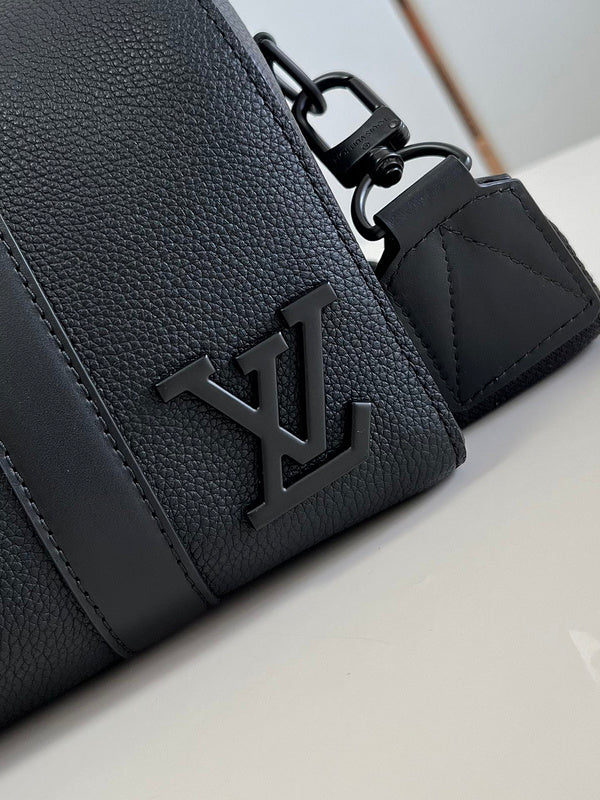 Alice Bags- Louis Vuittons  - 16134