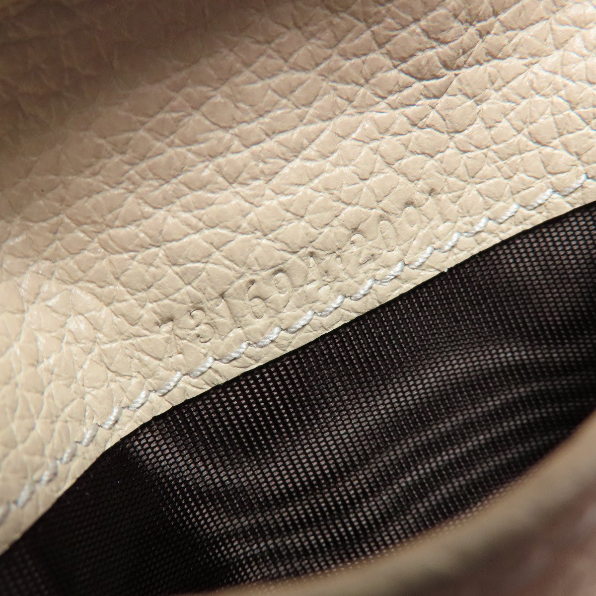 GUCCI Bifold Wallet 731694 leather beige logo Women Used