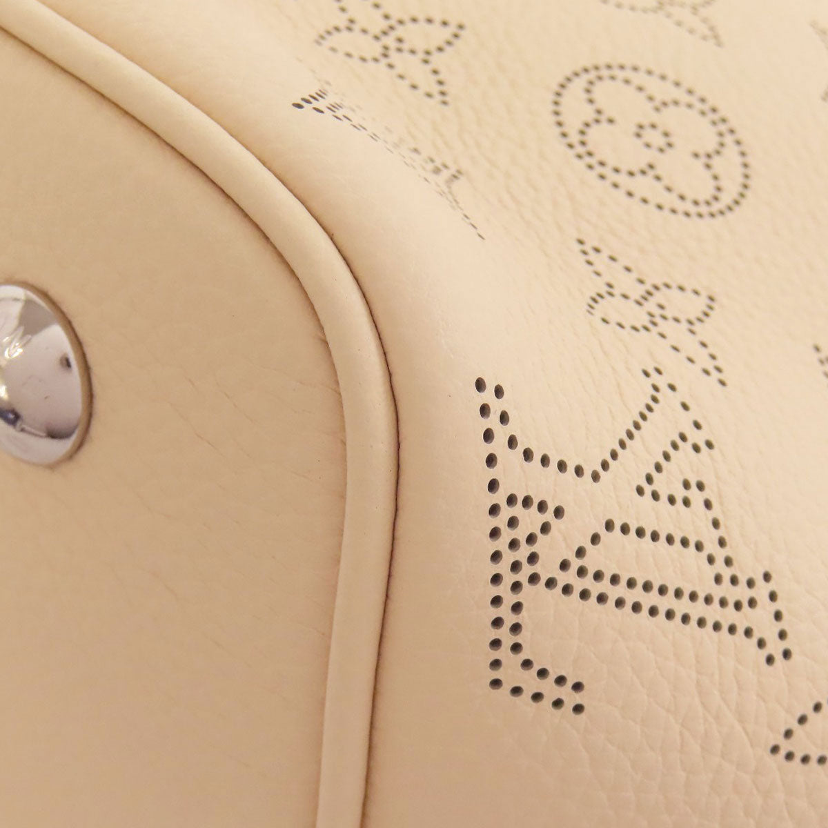 LOUIS VUITTON Handbag M21909 Mahina leather beige Blossom PM Women Used
