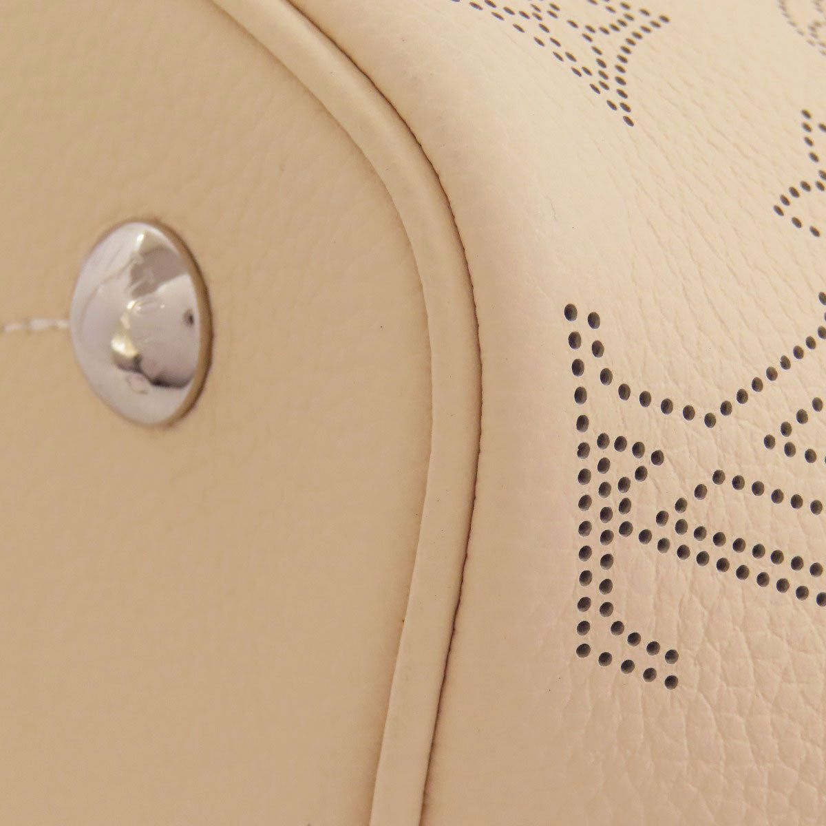 LOUIS VUITTON Handbag M21909 Mahina leather beige Blossom PM Women Used