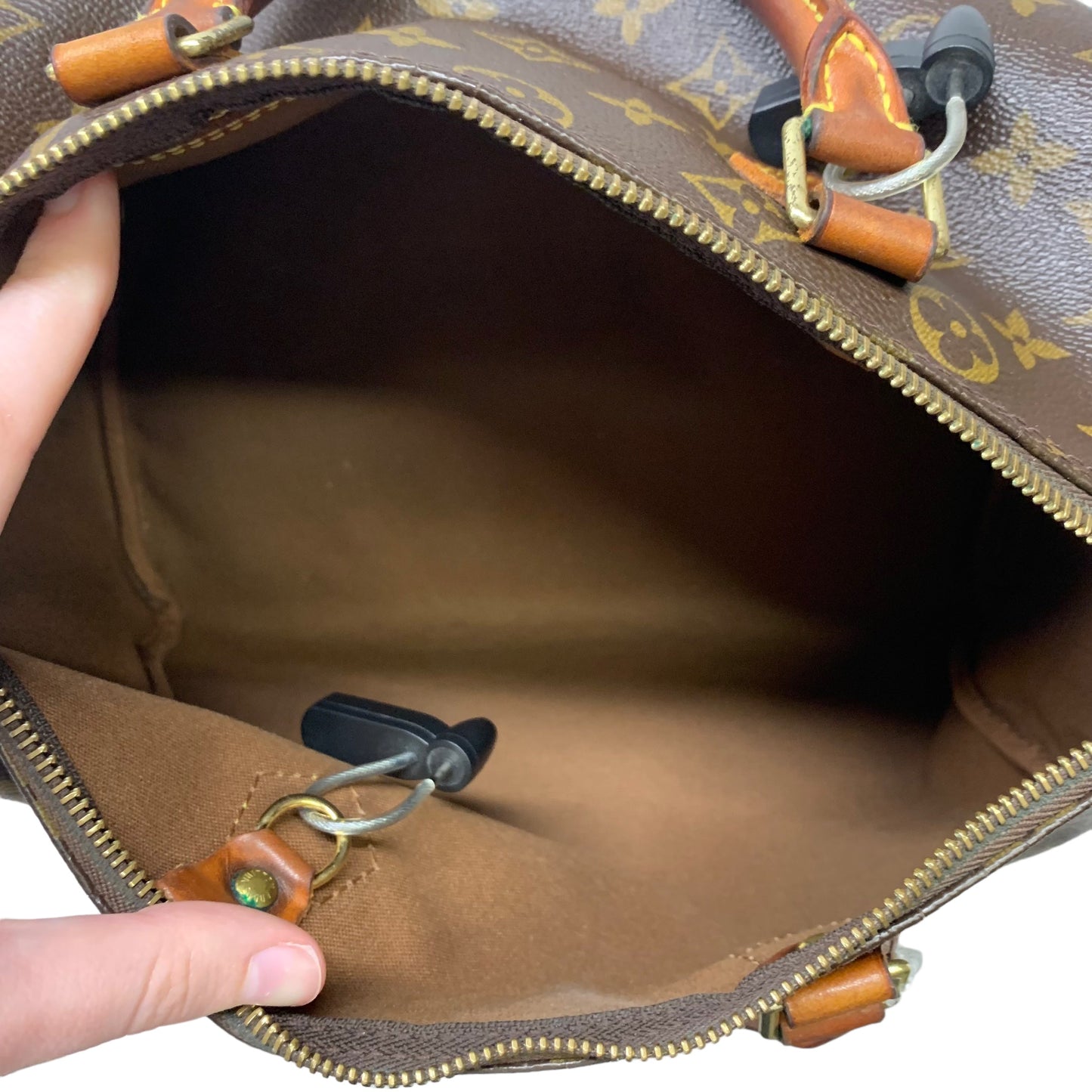 HandBag Luxury Designer By Louis Vuitton  Size: Medium