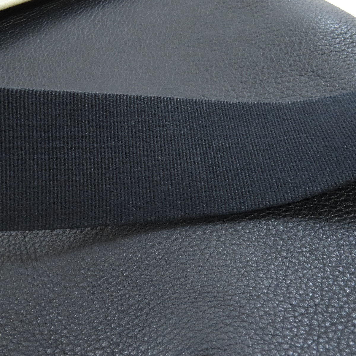 HERMES Shoulder Bag Taurillon Clemence black Evelyn PM SilverMetal