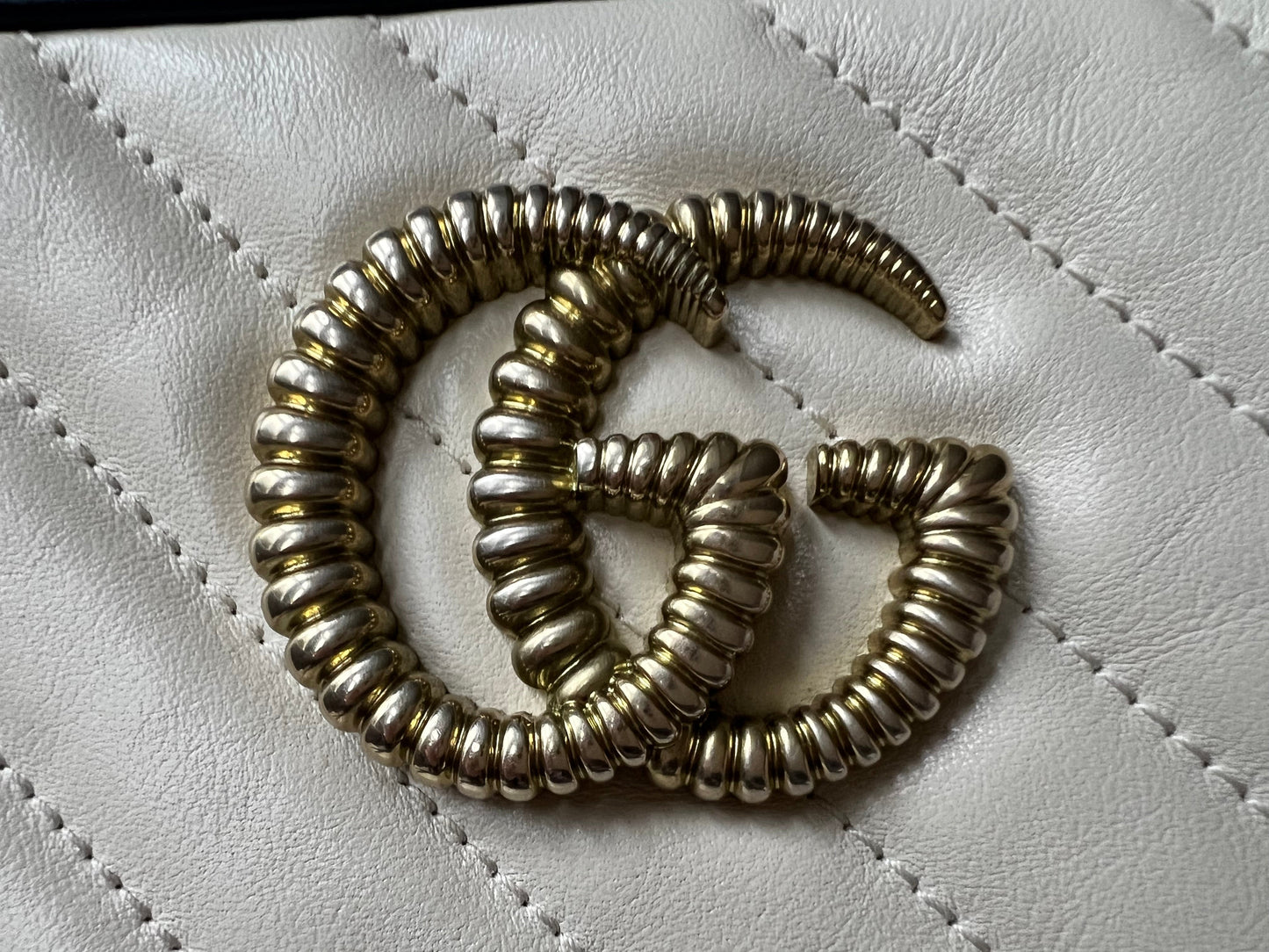 Gucci Torchon GG White Marmont Small Shoulder Bag (RRP £1180)