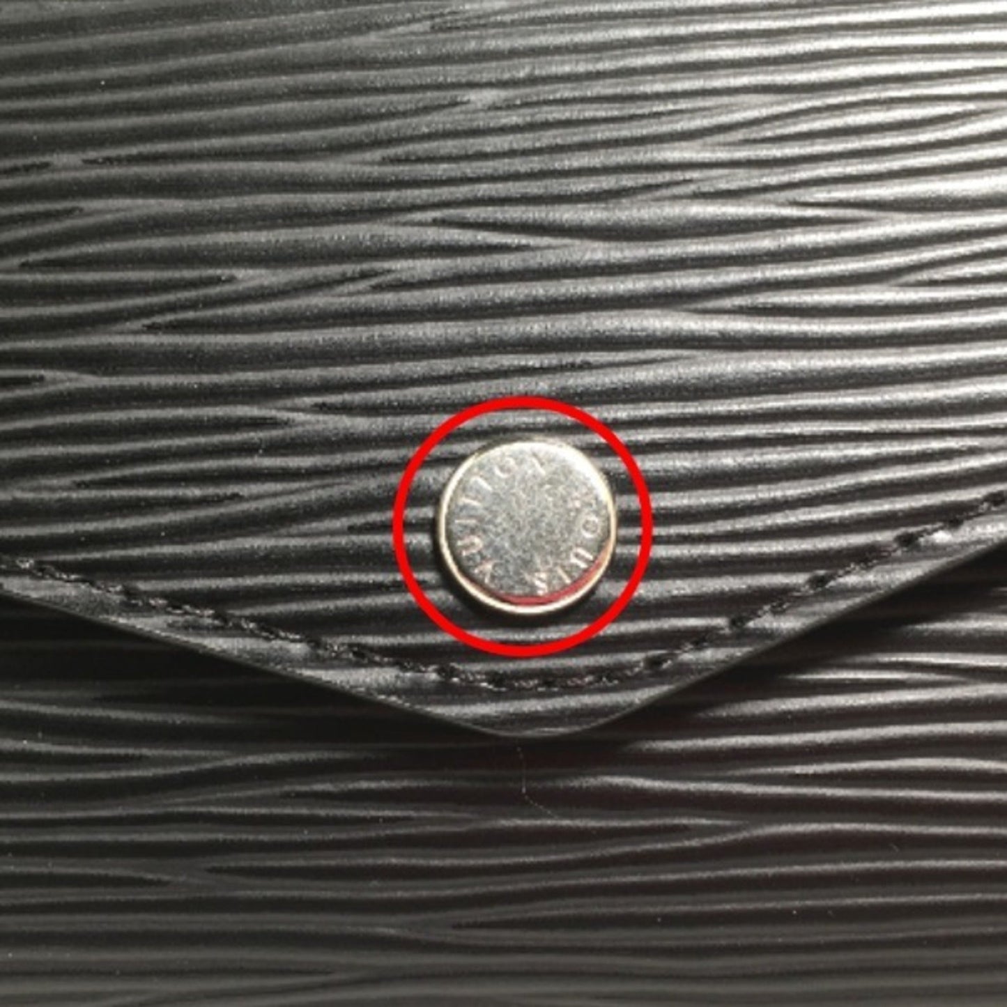 Louis Vuitton  Epi Leather Long Wallet (Bi-Fold)