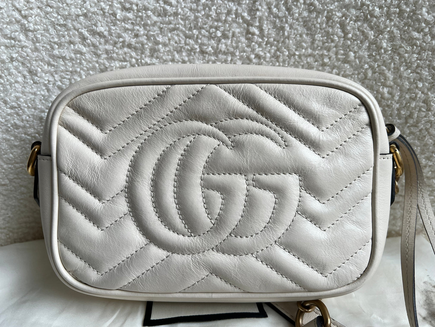 Gucci GG White Marmont Mini Shoulder Bag (RRP £1,160)