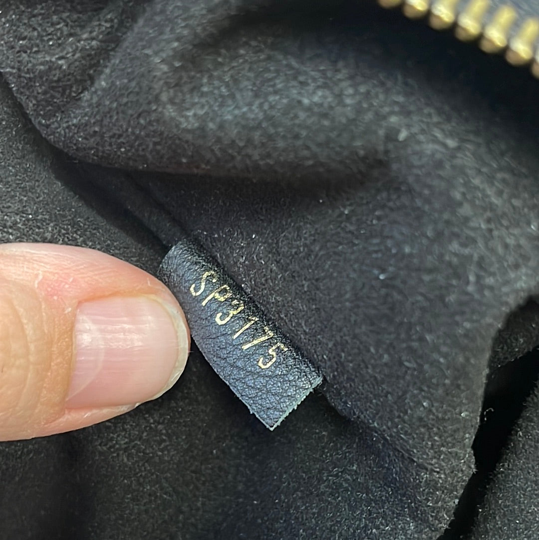 HandBag Luxury Designer By Louis Vuitton  Size: Medium